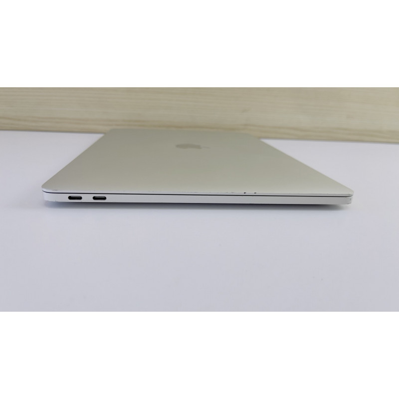 MacBook Pro 13 2017 Silver i5 2.3ghz 16/256
